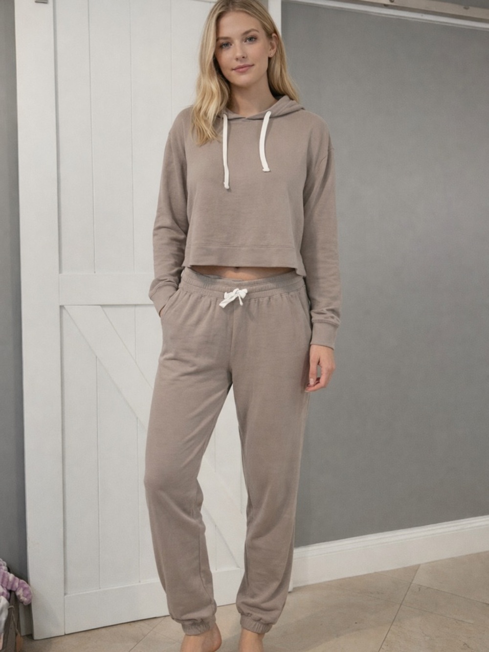 Splendid Taupe Cropped Hoodie & Jogger Set, size Large